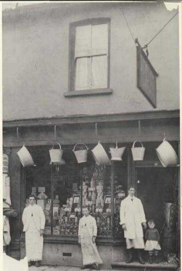 94 High Street in the 1920s.