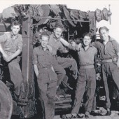 Gunner Rowan Williams and crew, 1947