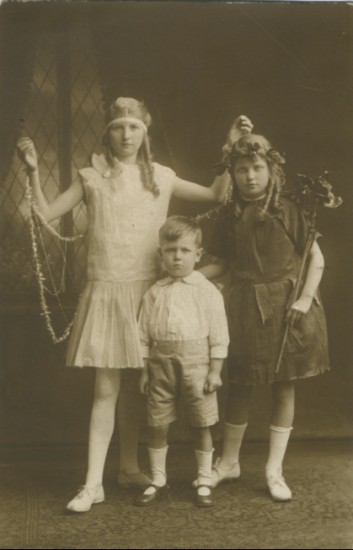 Moore family portrait c.1925
