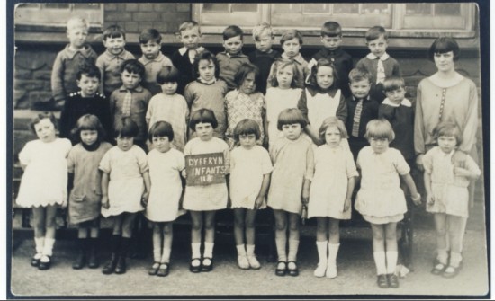 Dyffyrn Infants Class 2 Photograph