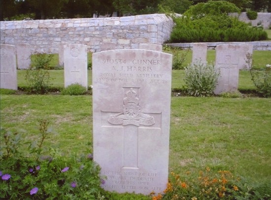 Grave of Gunner Amos John Harris