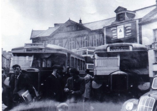 Buses at the Circle Tredegar Buses at the Circle Tredegar