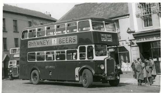 Red & White Bus at the Circle Tredegar Red & White Bus at the Circle Tredegar
